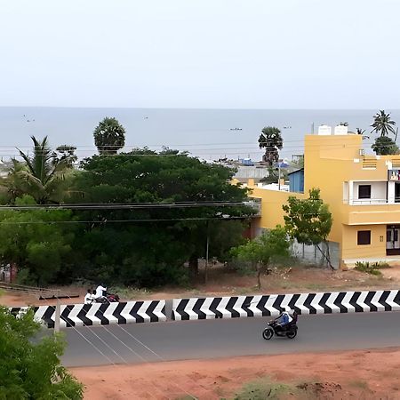 Le Holiday Inn Pondicherry Bagian luar foto