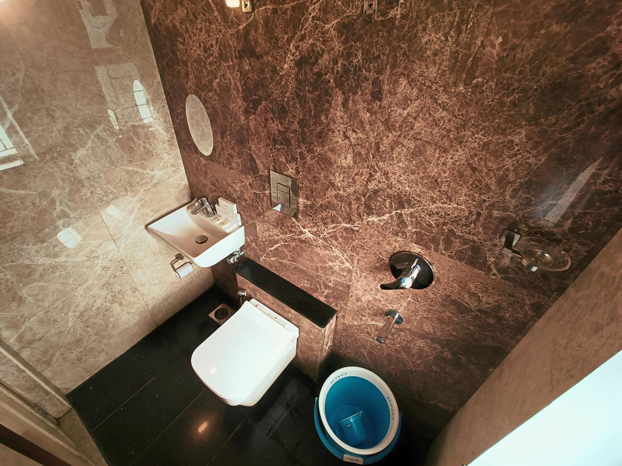 Le Holiday Inn Pondicherry Bagian luar foto