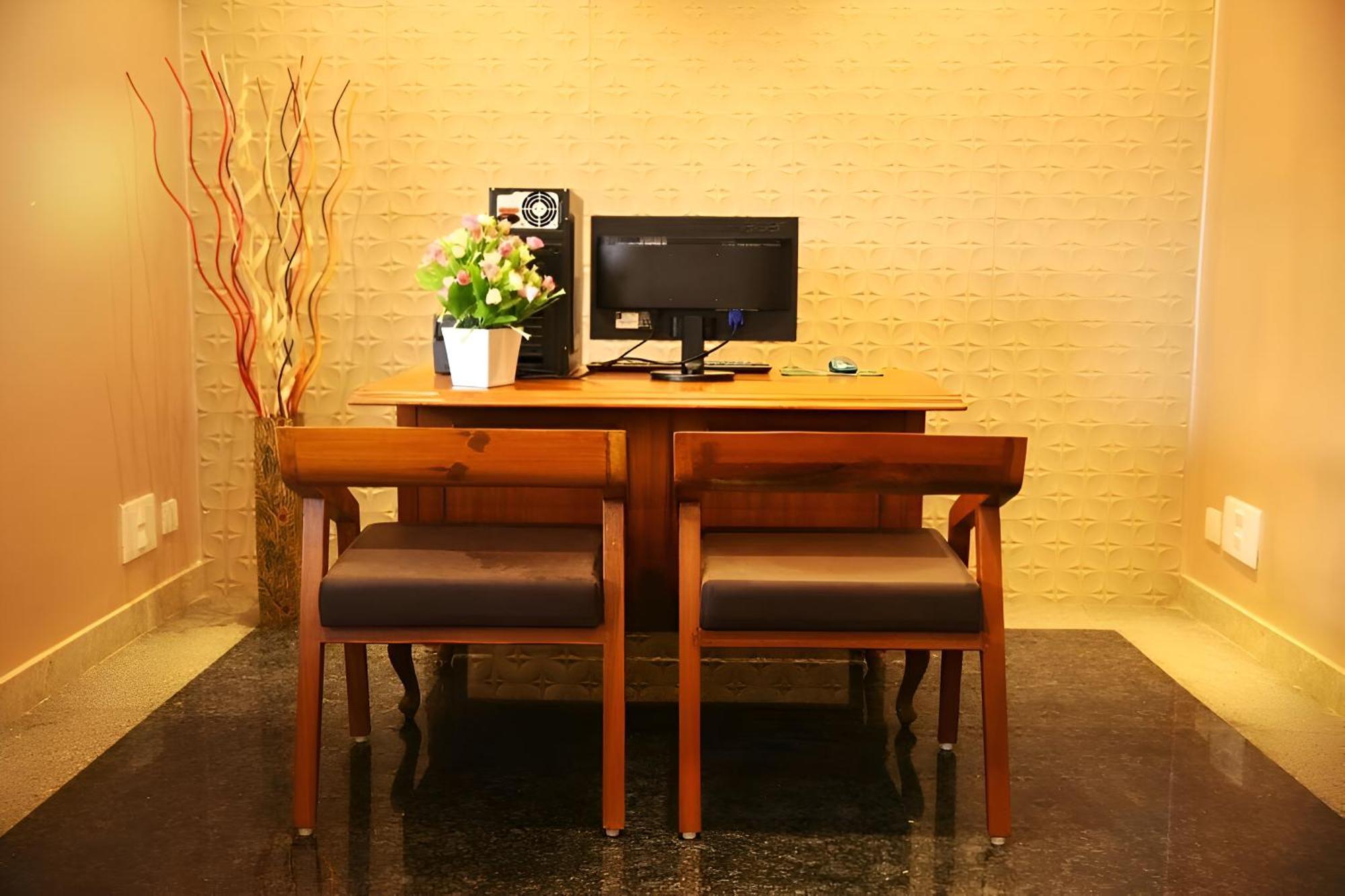 Le Holiday Inn Pondicherry Bagian luar foto