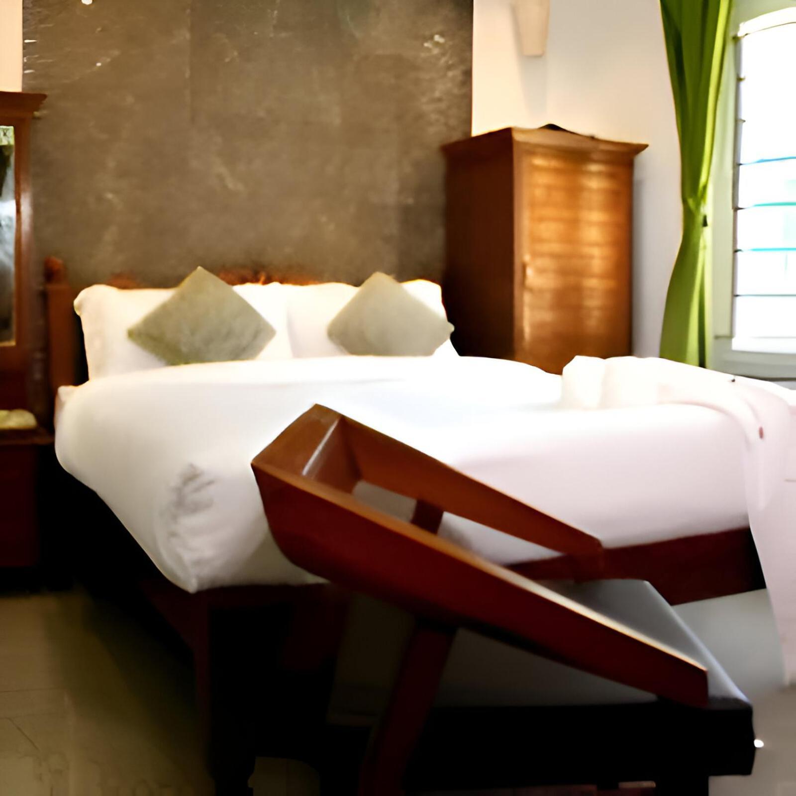 Le Holiday Inn Pondicherry Bagian luar foto