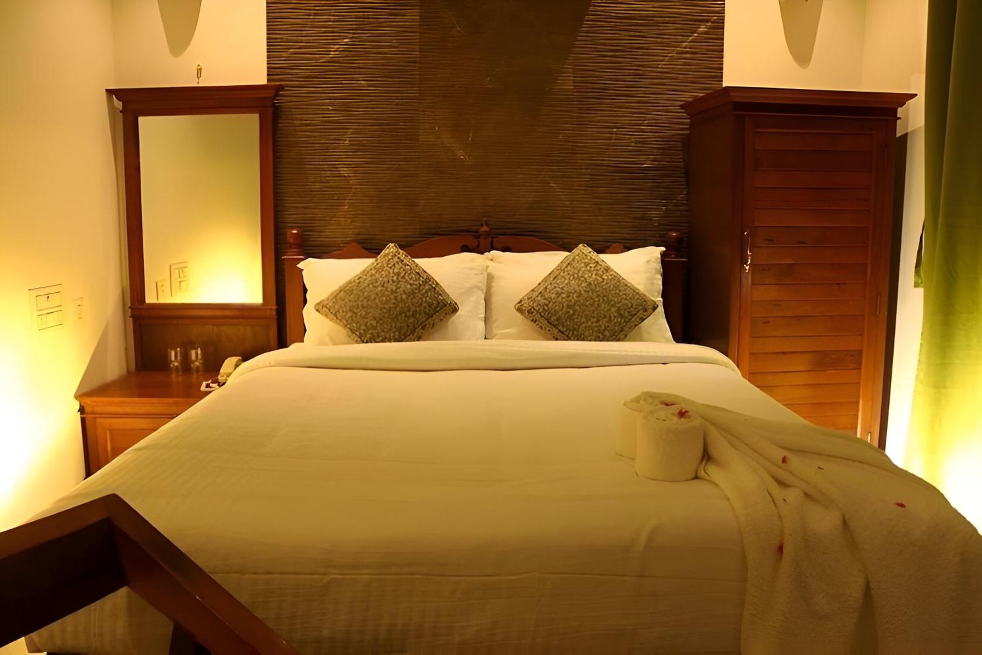 Le Holiday Inn Pondicherry Bagian luar foto