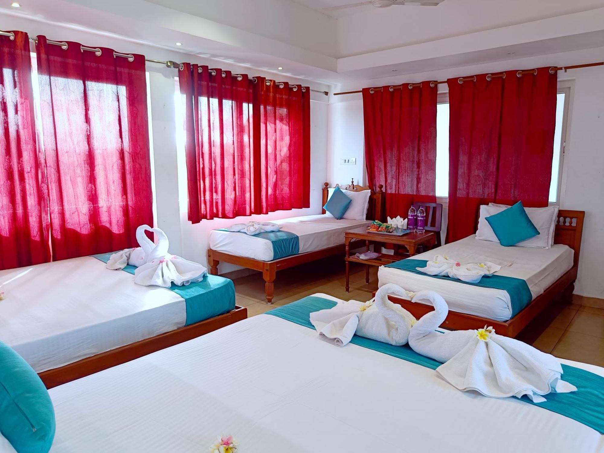 Le Holiday Inn Pondicherry Bagian luar foto