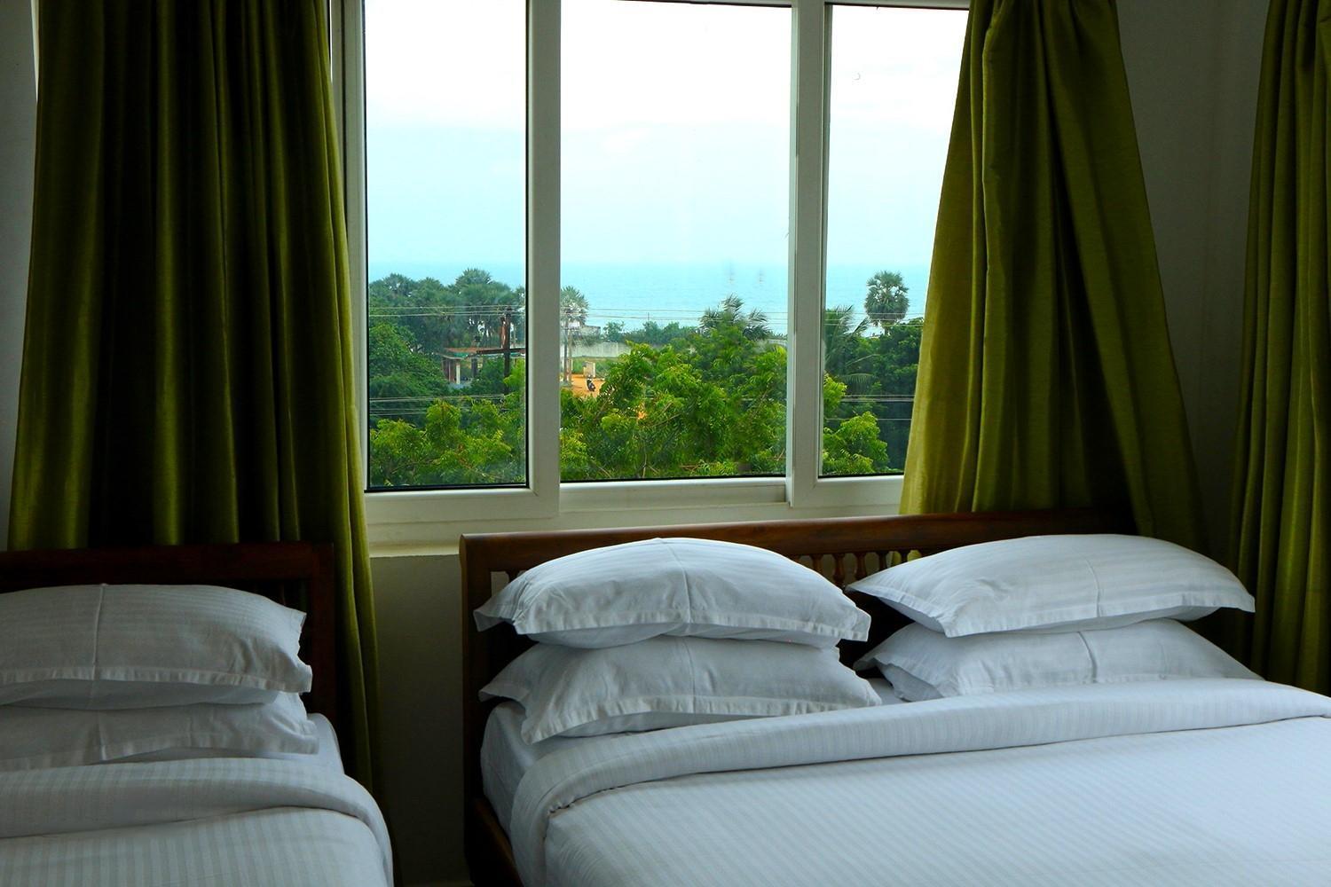 Le Holiday Inn Pondicherry Bagian luar foto