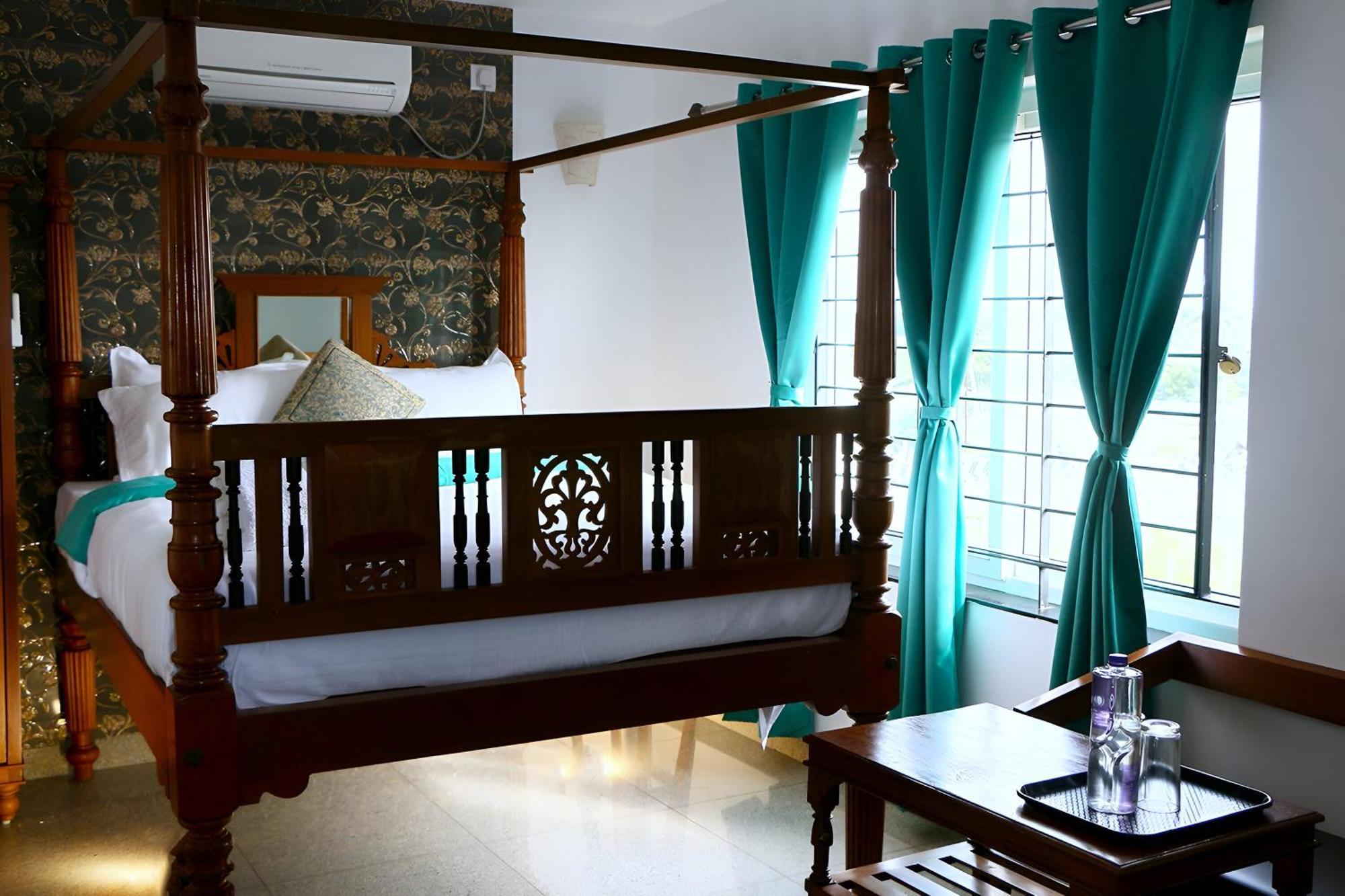 Le Holiday Inn Pondicherry Bagian luar foto