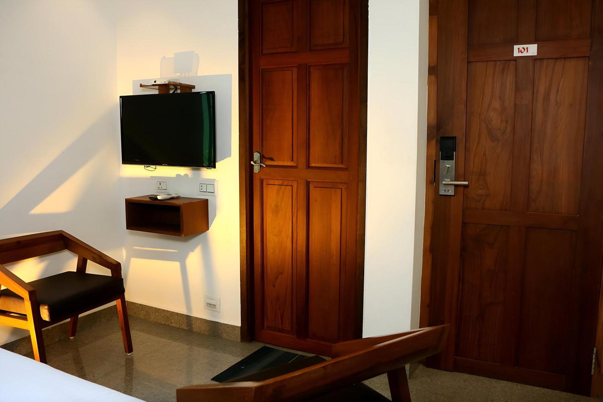 Le Holiday Inn Pondicherry Bagian luar foto