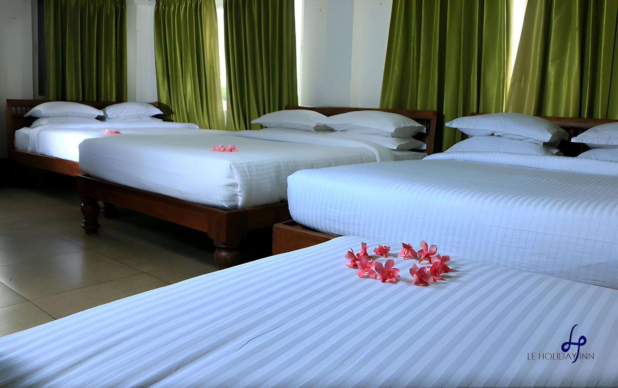 Le Holiday Inn Pondicherry Bagian luar foto