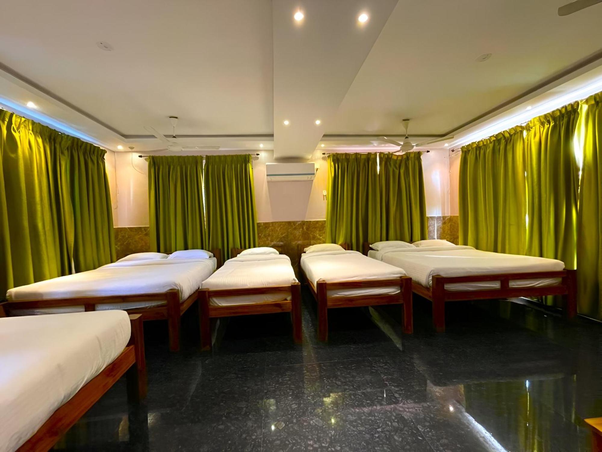 Le Holiday Inn Pondicherry Bagian luar foto