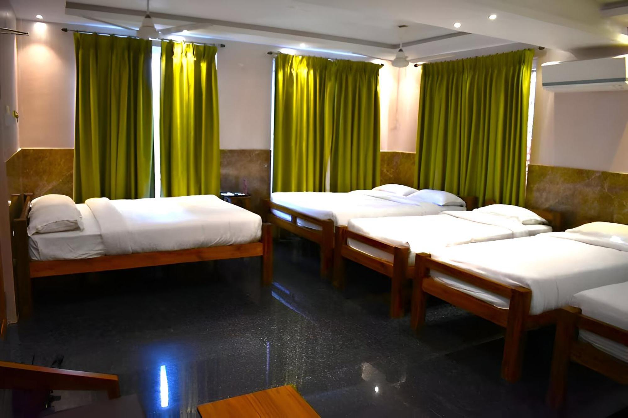 Le Holiday Inn Pondicherry Bagian luar foto