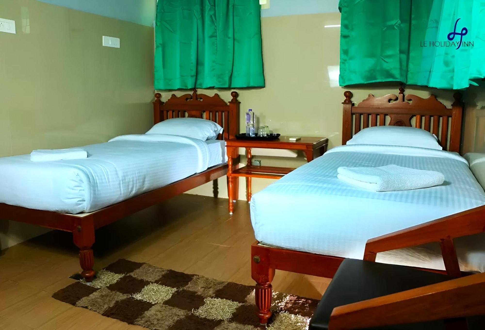 Le Holiday Inn Pondicherry Bagian luar foto