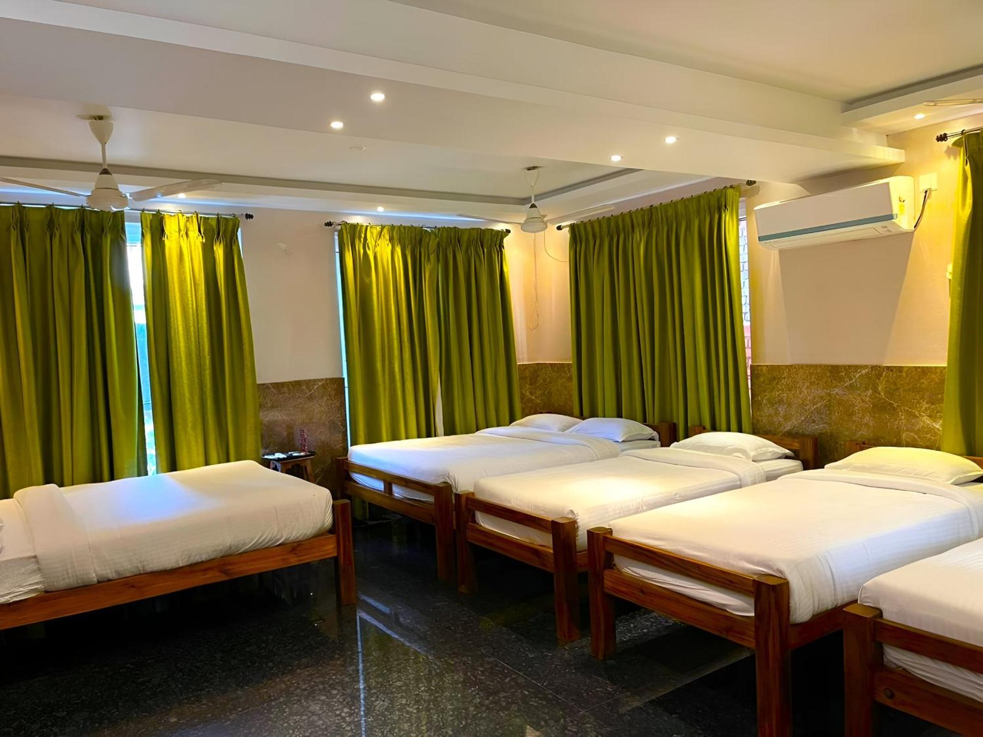 Le Holiday Inn Pondicherry Bagian luar foto