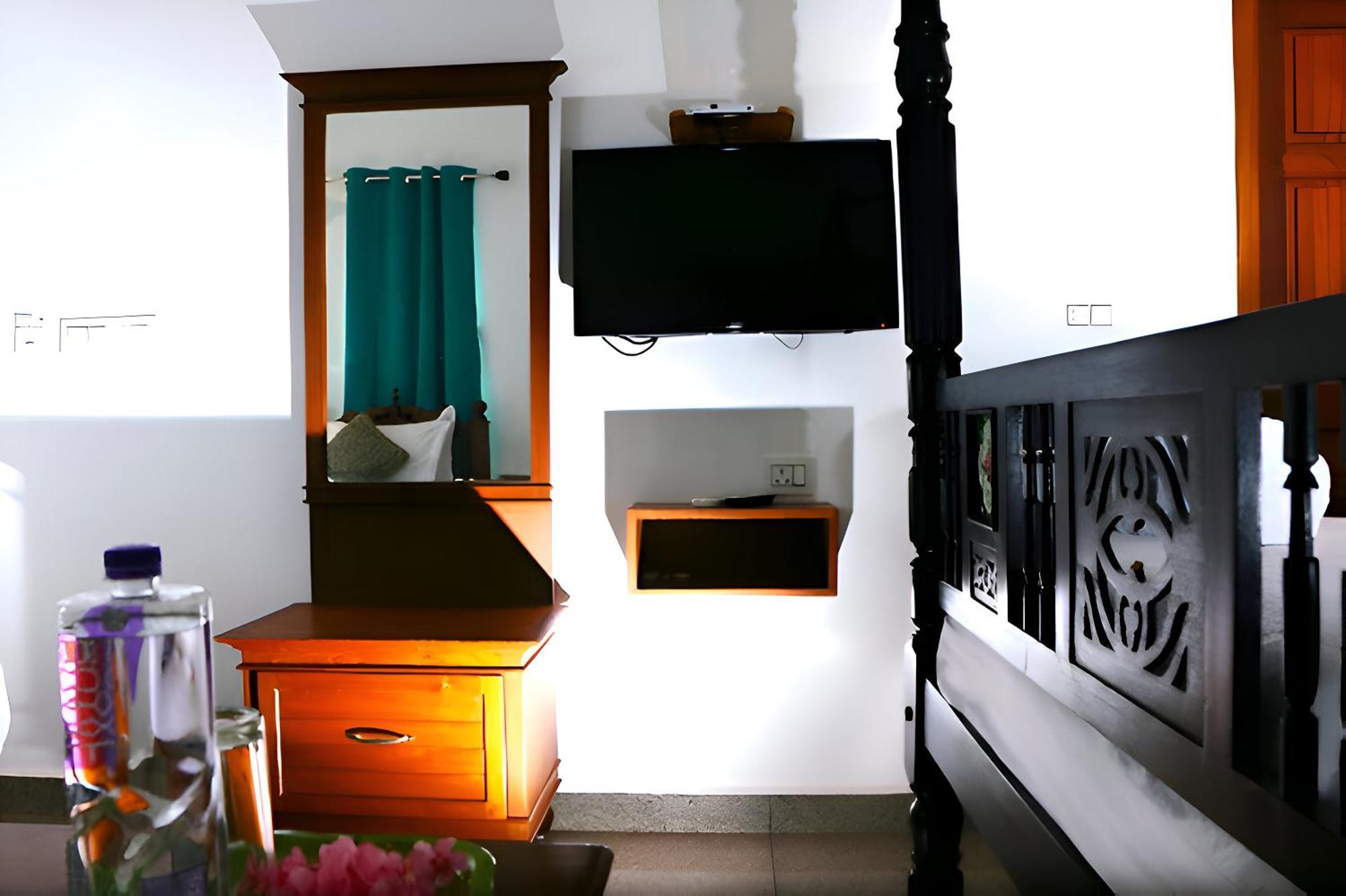 Le Holiday Inn Pondicherry Bagian luar foto