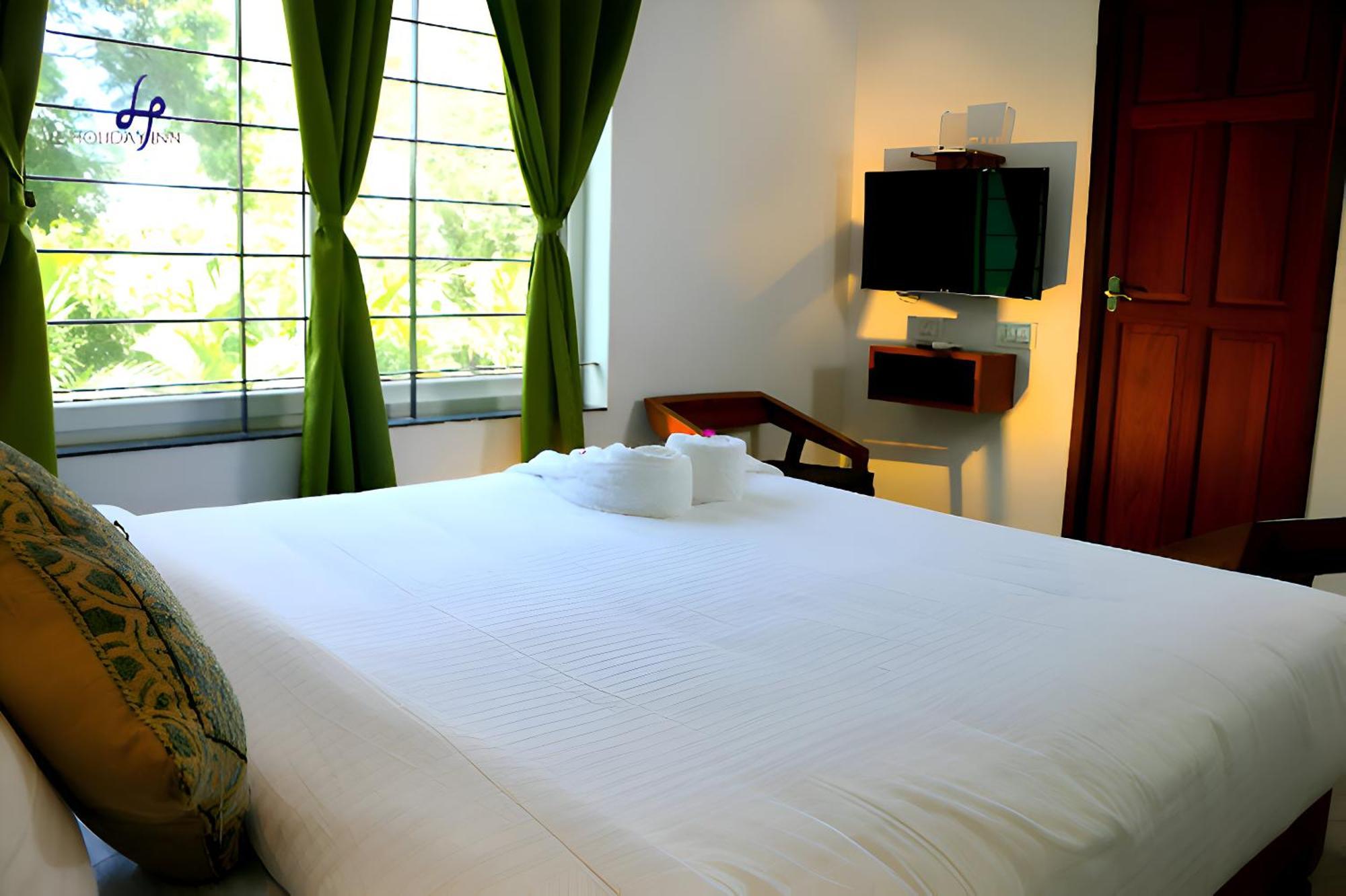 Le Holiday Inn Pondicherry Bagian luar foto