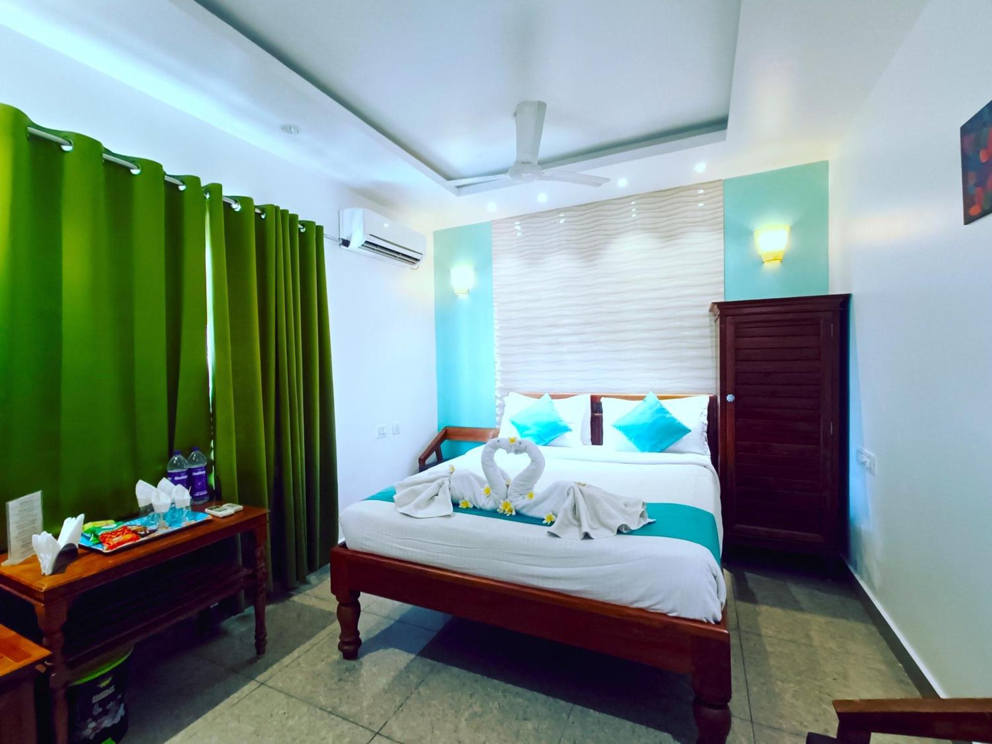 Le Holiday Inn Pondicherry Bagian luar foto