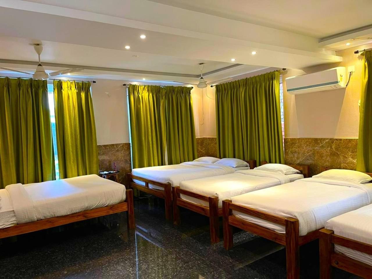 Le Holiday Inn Pondicherry Bagian luar foto